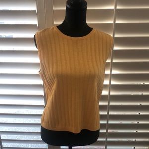 🌼St John Sport yellow sleeveless knit top.Sharp🌼
